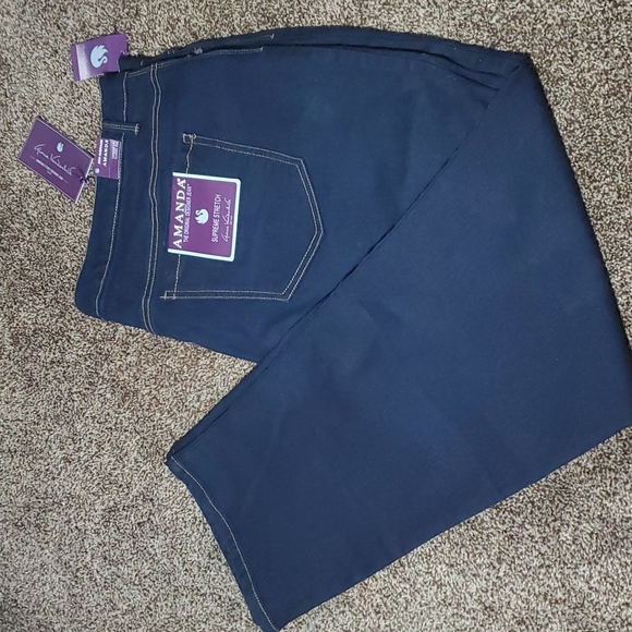 Gloria Vanderbilt Women's Classic Amanda High Rise Tapered Jean - Picture 8 of 11